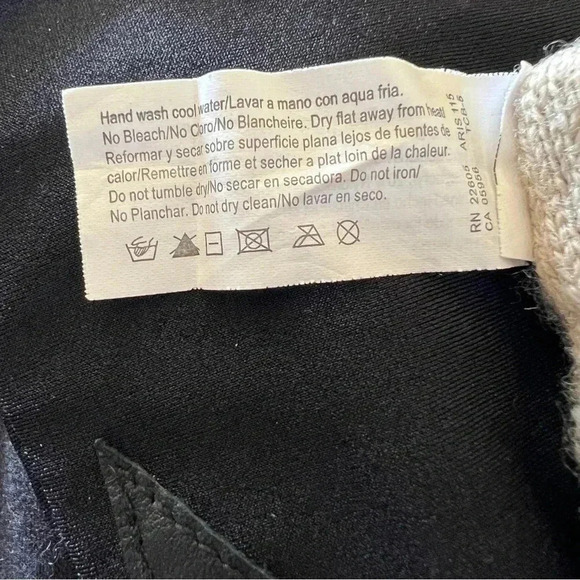 Isotoner Women’s Black Stretch Gloves One Size - Picture 12 of 13